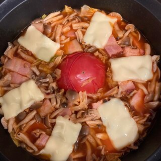 トマトがど〜ん☆キャベツとベーコンの東のまるごと鍋
